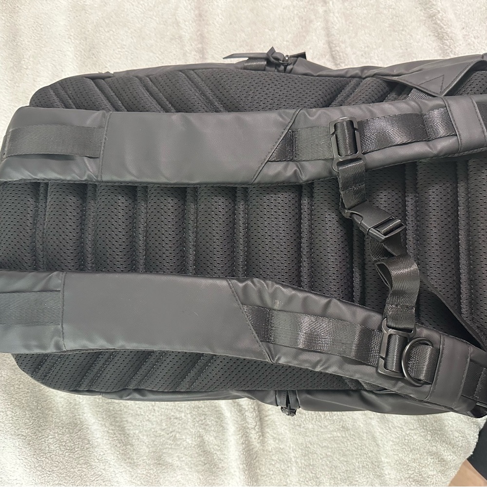 Gymshark Black Men's Backpack - Picture 2 of 9